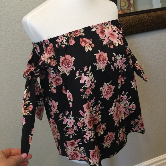 SALE!HOST PICK* Floral off-should blouse blk pink - Picture 3 of 6